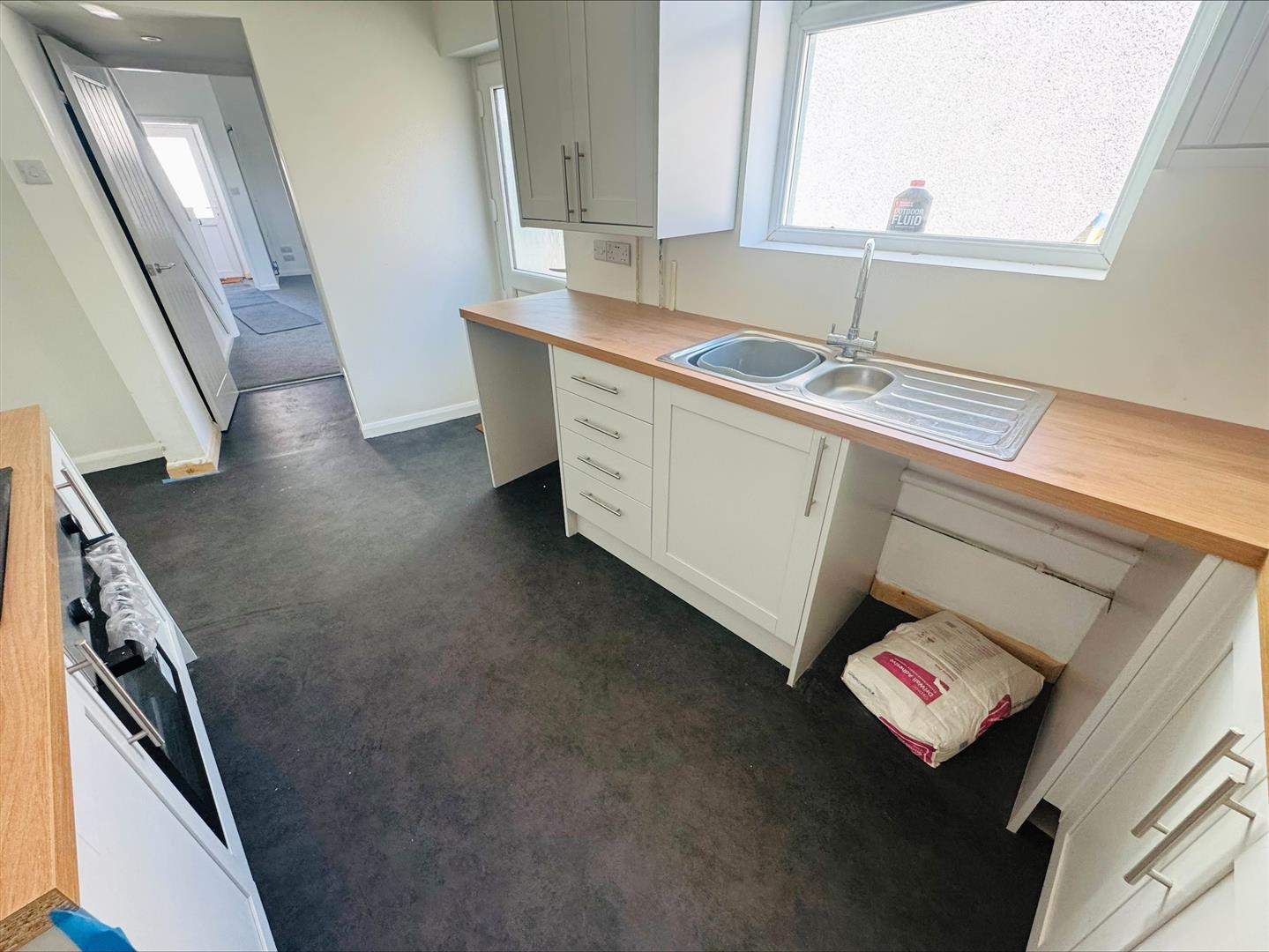Pembrey Road, Llanelli, SA15 3BL